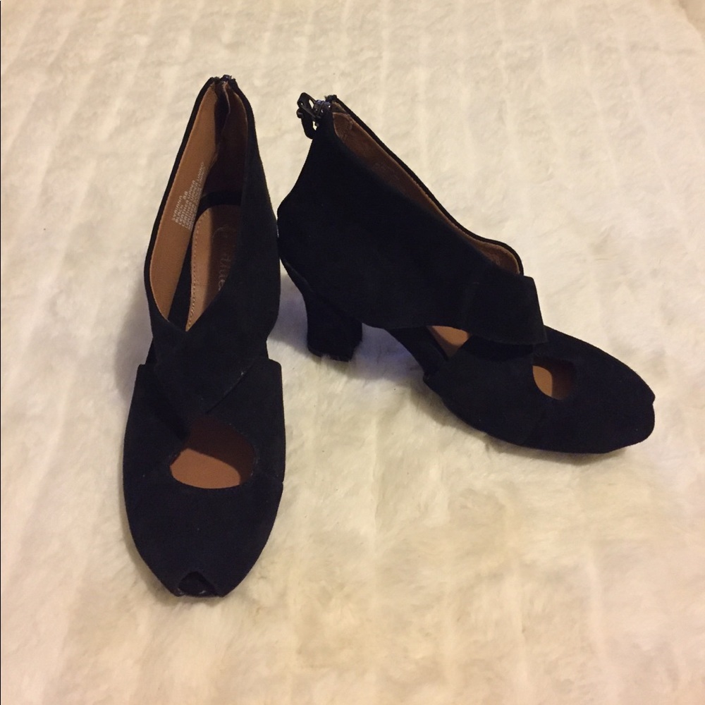 Gently  Earthies black suede peep toe booties SZ 8